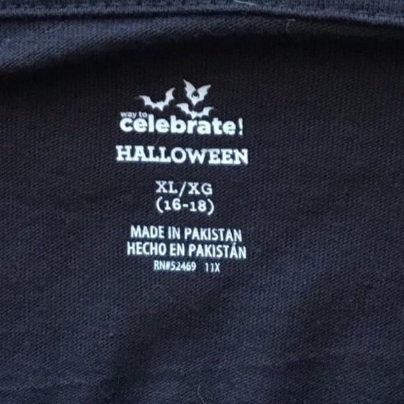 Black Halloween tshirt with gold cat moon and stars silhouette witchy black cat - Picture 4 of 4